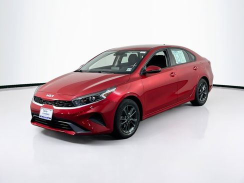 Used 2023 Kia Forte LXS w/ LXS Technology Package FWD image 1