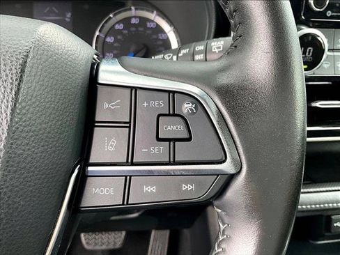 Used 2021 Toyota Highlander LE FWD image 21