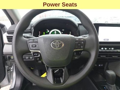Used 2025 Toyota Camry LE w/ Convenience Package image 11