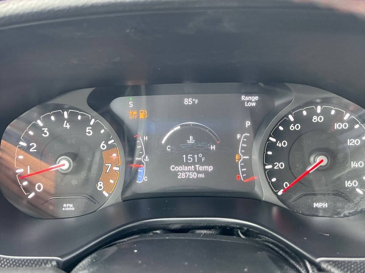 Used 2025 Jeep Compass Trailhawk AWD/4WD image 12