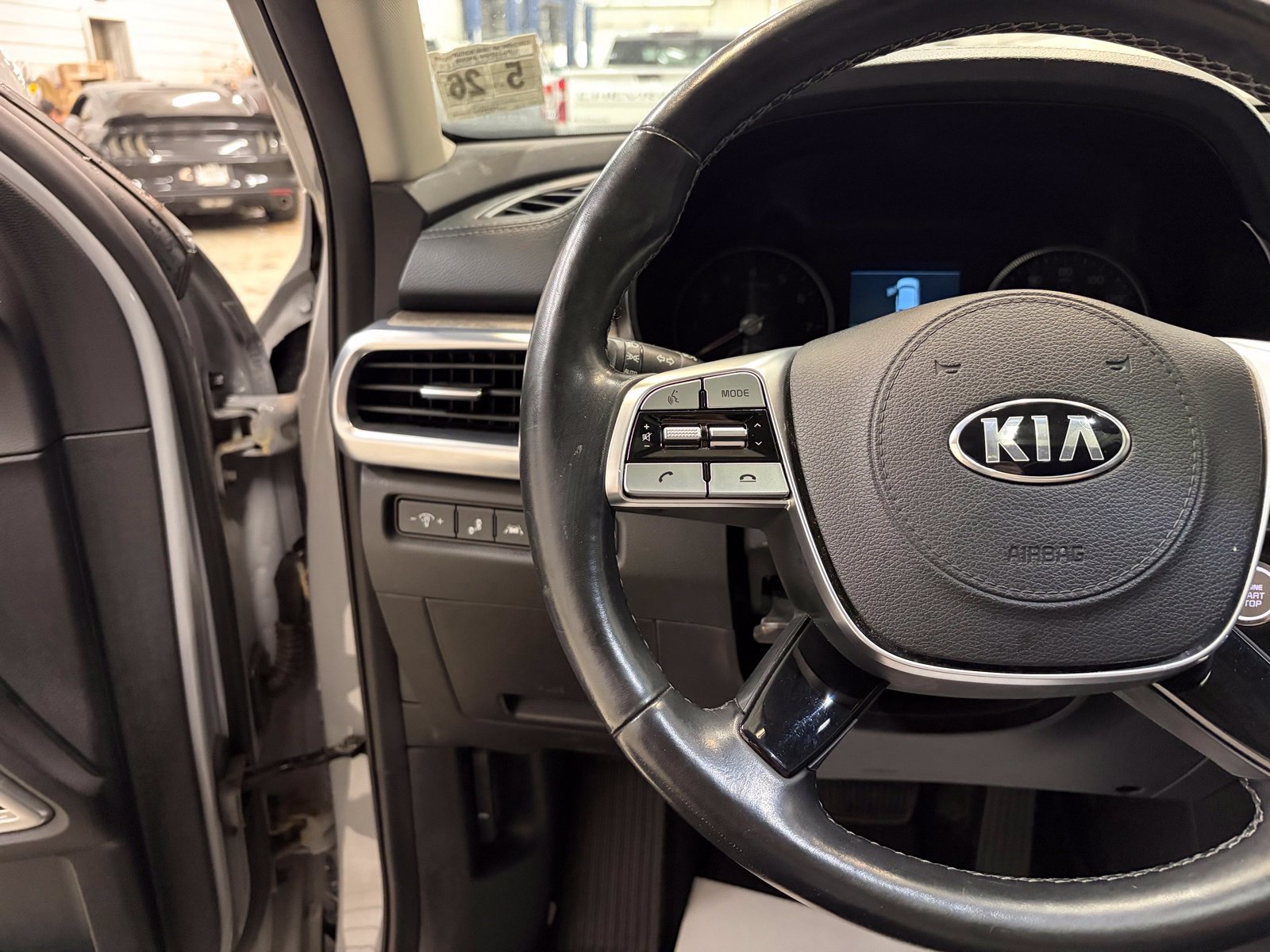 Used 2021 Kia Telluride EX w/ EX Premium Package AWD/4WD image 16