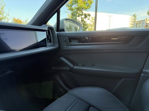Used 2025 Porsche Cayenne GTS image 24