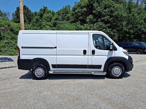 Used 2025 RAM ProMaster 2500 w/ U-Haul Equipment Group FWD image 24