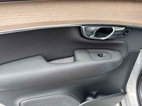 Used 2025 Volvo XC90 B6 Core w/ Climate Package image 16