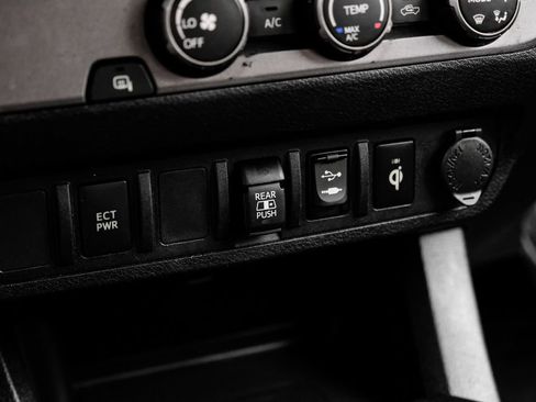 Used 2019 Toyota Tacoma TRD Off-Road image 24