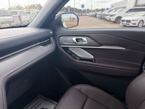 New 2026 Ford Explorer Platinum image 36