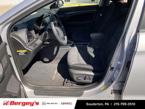 Used 2017 Hyundai Elantra Value Edition FWD image 4