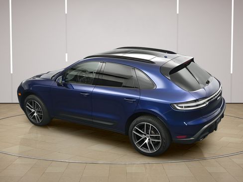 Certified 2025 Porsche Macan AWD/4WD image 35