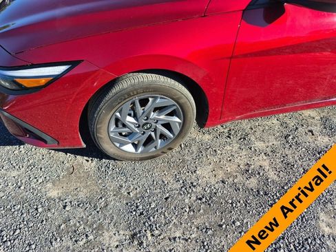 Used 2024 Hyundai Elantra SEL image 4