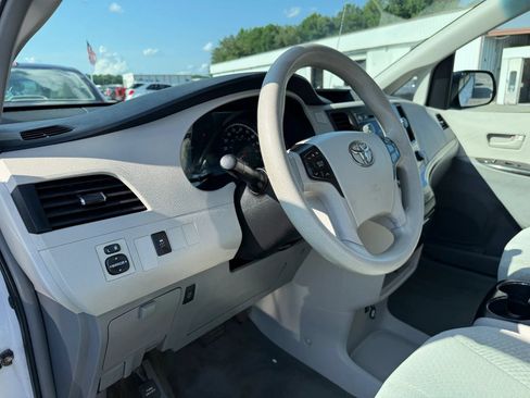 Used 2012 Toyota Sienna LE FWD image 17