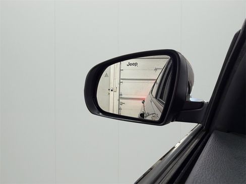 Used 2024 Jeep Compass Trailhawk image 34