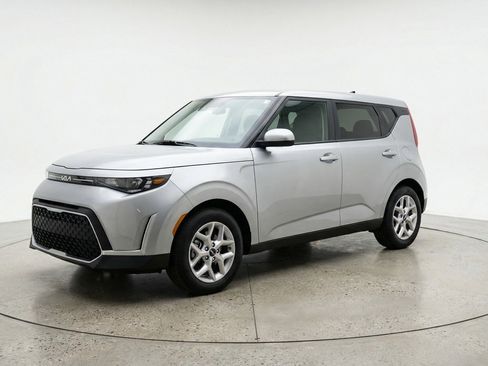 Used 2025 Kia Soul LX w/ LX Technology Package image 3