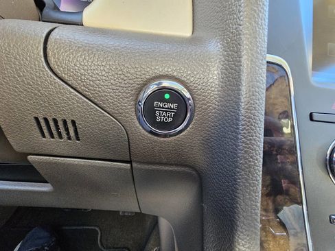 Used 2015 Lincoln Navigator 2WD image 18