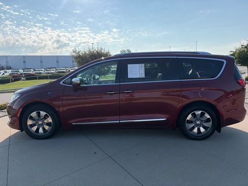 Used 2018 Chrysler Pacifica Limited w/ Advanced Safetytec Group FWD image 5