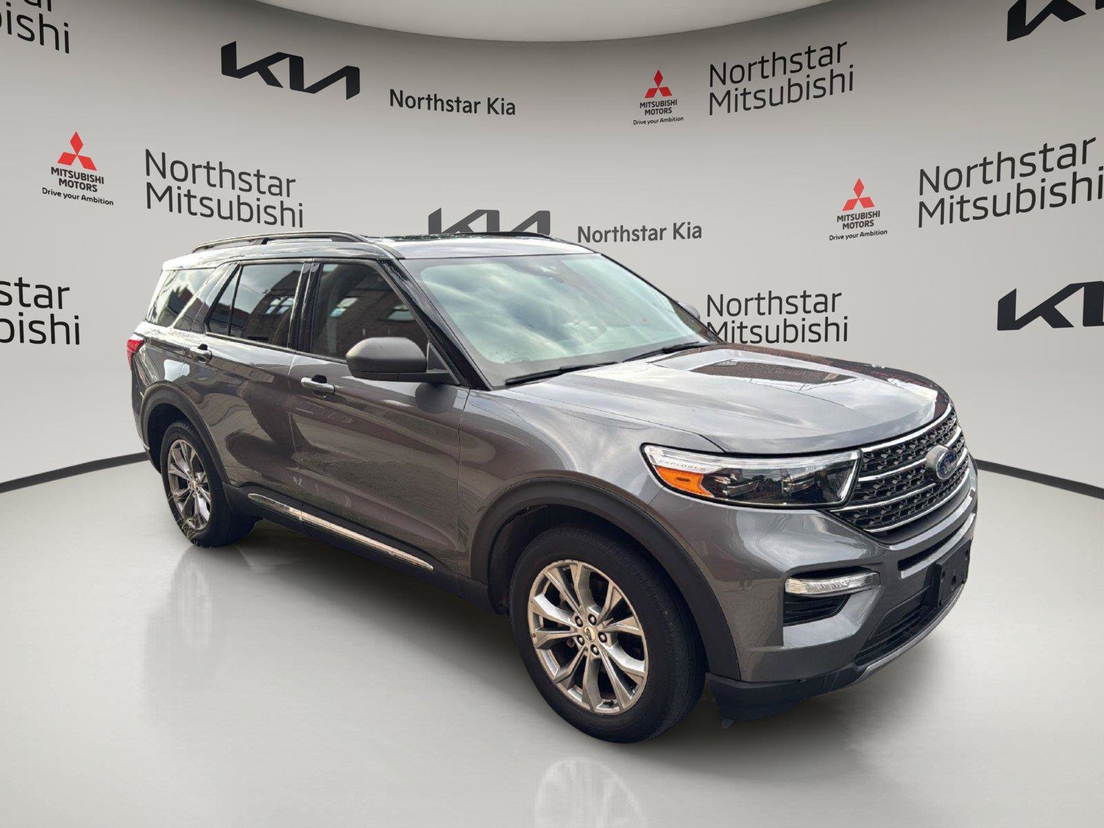 Used 2022 Ford Explorer XLT w/ Equipment Group 202A AWD/4WD image 9