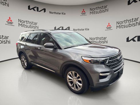 Used 2022 Ford Explorer XLT w/ Equipment Group 202A AWD/4WD image 9