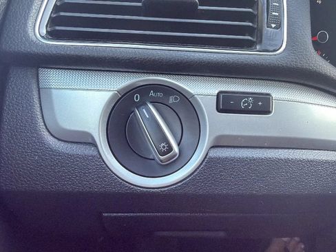 Used 2018 Volkswagen Passat 2.0T S FWD image 29