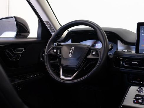 Used 2023 Lincoln Aviator AWD image 27