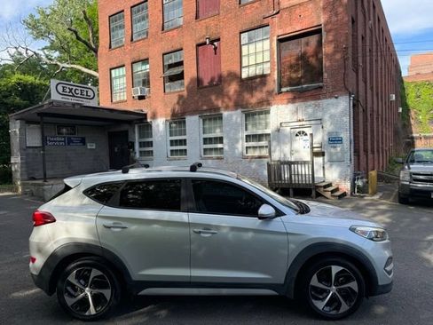 Used 2017 Hyundai Tucson Sport FWD image 4