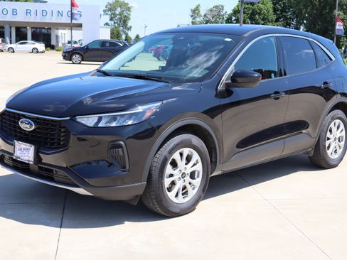 Used 2023 Ford Escape Active w/ Tech Pack #2 image 2