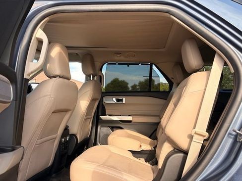 Used 2021 Ford Explorer Limited w/ Equipment Group 301A AWD/4WD image 23