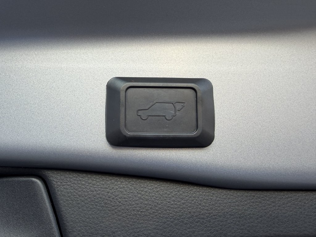 Used 2019 Toyota RAV4 XLE w/ Convenience Package FWD image 30