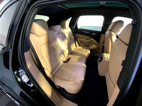 Certified 2023 Porsche Cayenne AWD/4WD image 23