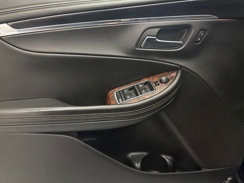 Used 2014 Chevrolet Impala LT w/ Convenience Package image 12