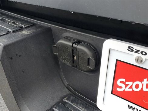 Used 2025 Toyota Tacoma SR5 image 7