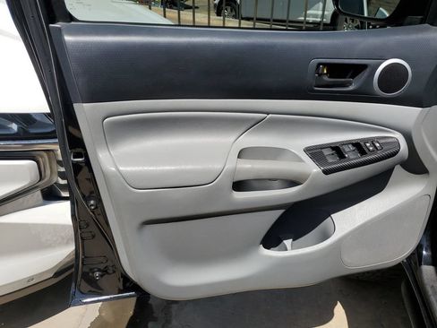Used 2013 Toyota Tacoma 4x4 Double Cab w/ SR5 Pkg image 13