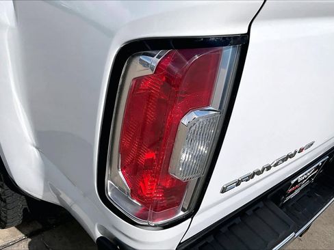 Used 2017 GMC Canyon SLT w/ Driver Alert Package image 28