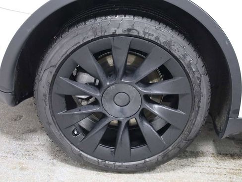 Used 2020 Tesla Model Y Long Range image 33