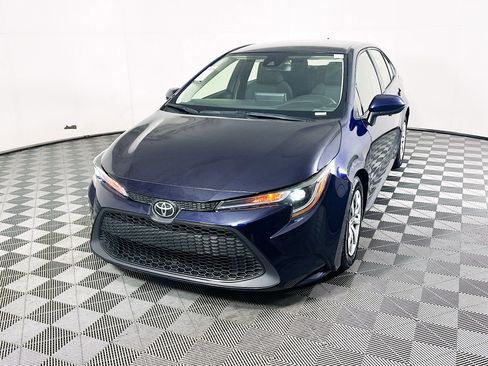 Used 2020 Toyota Corolla LE FWD image 7