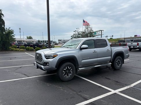 Used 2023 Toyota Tacoma TRD Off-Road w/ TRD Premium Off Road Package AWD/4WD image 2