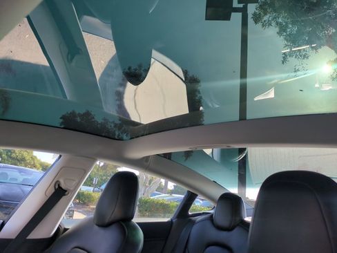 Used 2019 Tesla Model 3 Performance image 15