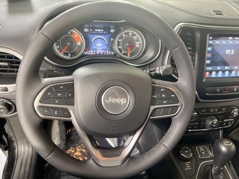 Used 2022 Jeep Cherokee Latitude Lux w/ Sun & Sound Group image 11