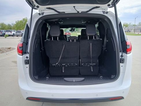 New 2026 Chrysler Pacifica Select w/ S Appearance Package FWD image 19