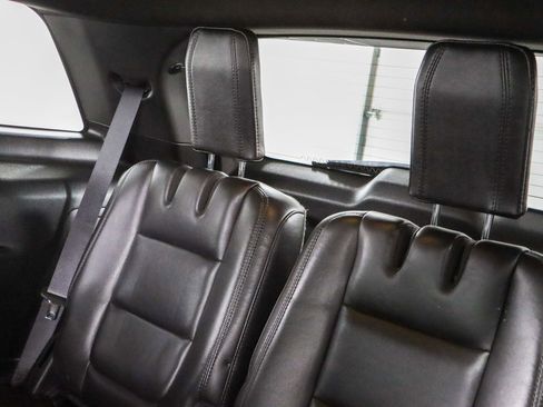 Used 2014 Ford Explorer XLT w/ Equipment Group 202A image 25