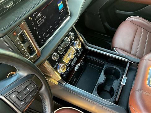 Used 2023 GMC Yukon Denali Ultimate image 17