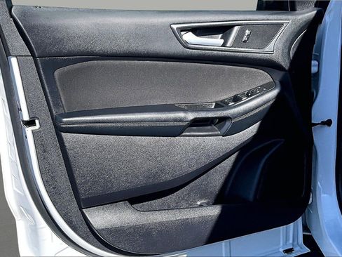 Used 2019 Ford Edge SE w/ SE Fleet Driver's Package image 16
