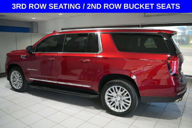 Used 2023 GMC Yukon XL Denali AWD/4WD image 3
