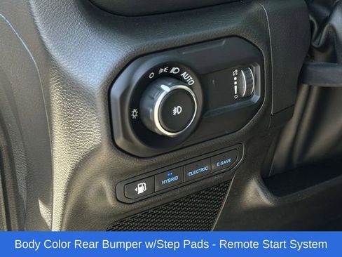 Used 2023 Jeep Wrangler Unlimited Sahara image 14