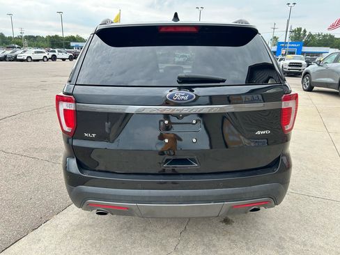 Used 2017 Ford Explorer XLT w/ XLT Technology Feature Bundle AWD/4WD image 6