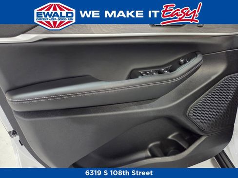 New 2025 Jeep Grand Cherokee L Limited w/ Black Appearance Package image 14