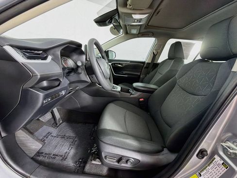 Used 2022 Toyota RAV4 XLE w/ Convenience Package FWD image 12