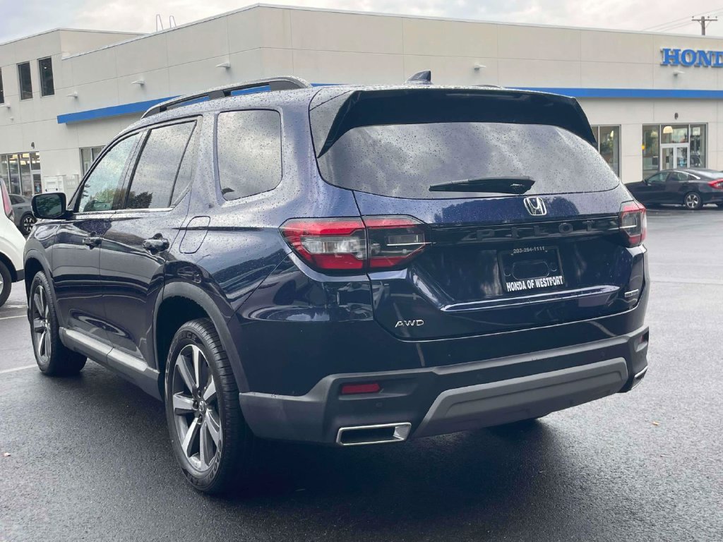 Used 2023 Honda Pilot Touring image 7