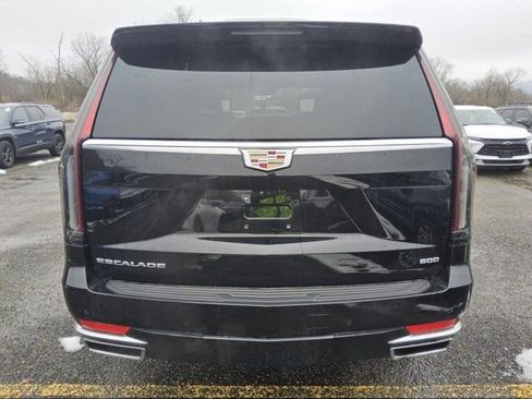 Used 2023 Cadillac Escalade Premium Luxury w/ Performance Package image 3