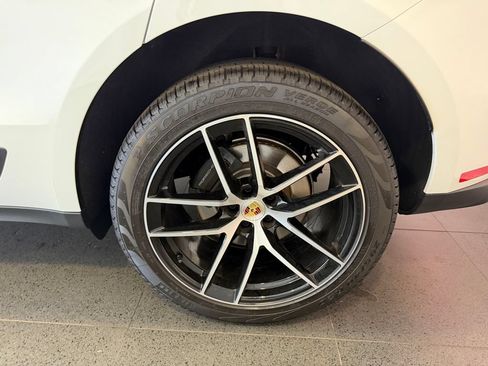 Certified 2026 Porsche Macan AWD/4WD image 11