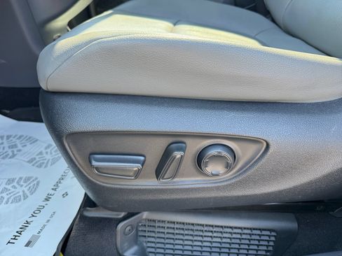 Used 2022 Toyota Sienna XLE AWD/4WD image 18