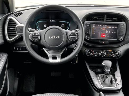 Certified 2025 Kia Soul LX w/ LX Technology Package image 5